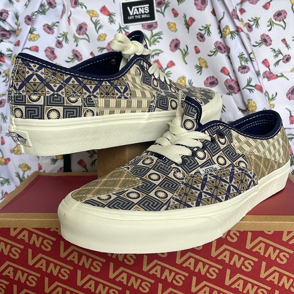 Vans Men’s Authentic Patchwork 
Geo Trek Navy
VN0A7Q4ONVY
Sneakers - Picture 9 of 16